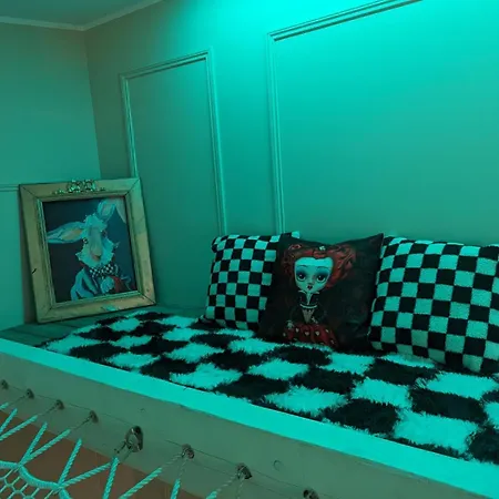 Familial De L'autre Cote Du Miroir * Mazingarbe