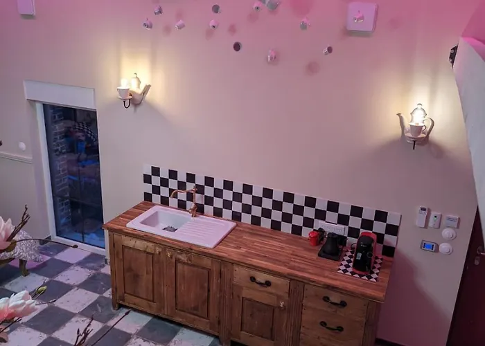 Familial De L'autre Cote Du Miroir Дом отдыха *