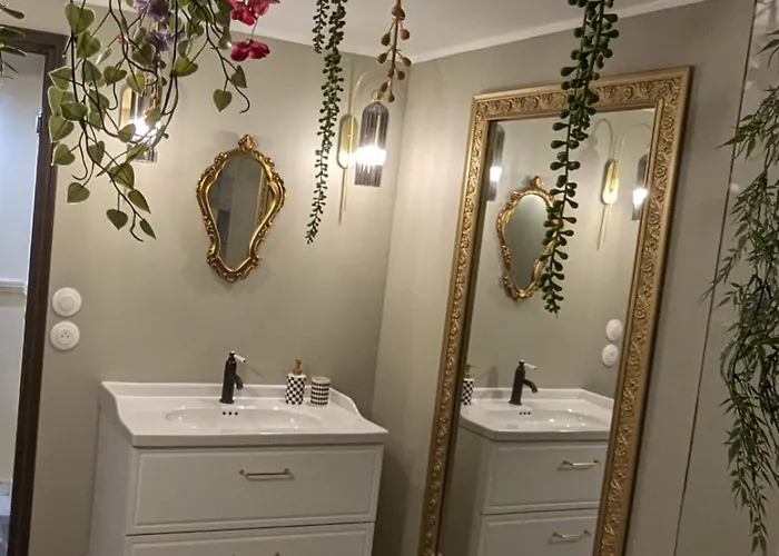 Familial De L'autre Cote Du Miroir Mazingarbe