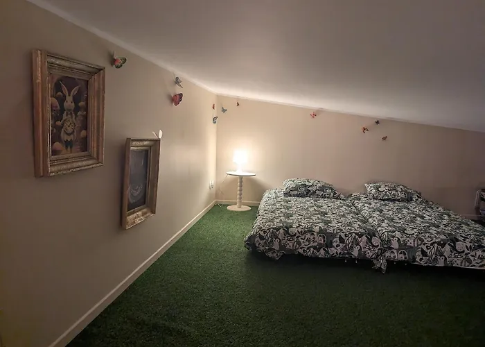 Familial De L'autre Cote Du Miroir Mazingarbe