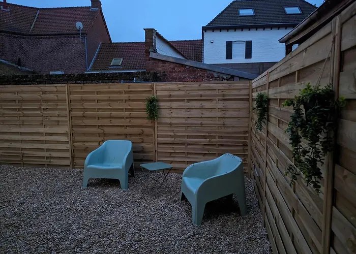 Familial De L'autre Cote Du Miroir Mazingarbe